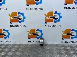 Gebruikte Schakelaar handrem Mercedes C (W205) C-220 2.2 CDI BlueTEC, C-220 d 16V Prijs € 18,15 Inclusief btw aangeboden door Autodemontage Rijnmond BV