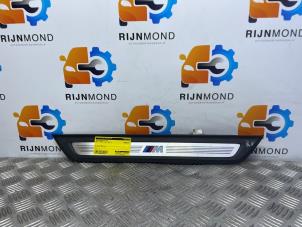 Gebruikte Instapverlichting BMW 5 serie (G30) 530d xDrive 3.0 TwinPower Turbo 24V Prijs € 70,00 Margeregeling aangeboden door Autodemontage Rijnmond BV