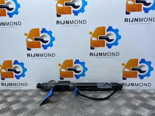 Gebruikte Sluithulpmotor achterklep BMW 5 serie (G30) 530d xDrive 3.0 TwinPower Turbo 24V Prijs € 60,00 Margeregeling aangeboden door Autodemontage Rijnmond BV