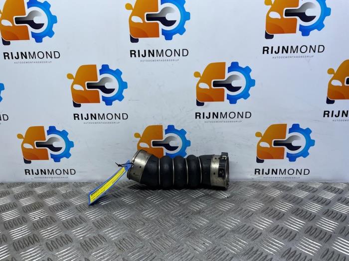 Gebruikte Intercooler Slang BMW 5 serie (G30) 530d xDrive 3.0 TwinPower Turbo 24V Prijs € 30,00 Margeregeling aangeboden door Autodemontage Rijnmond BV