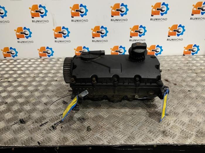 Gebruikte Cilinderkop Volkswagen Caddy III (2KA,2KH,2CA,2CH) 2.0 SDI Prijs € 200,00 Margeregeling aangeboden door Autodemontage Rijnmond BV