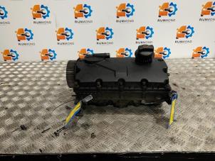 Gebruikte Cilinderkop Volkswagen Caddy III (2KA,2KH,2CA,2CH) 2.0 SDI Prijs € 200,00 Margeregeling aangeboden door Autodemontage Rijnmond BV