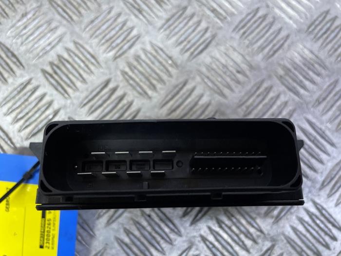 Handrem Module van een Nissan Qashqai (J11) 1.2 DIG-T 16V 2015