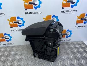 Gebruikte Armleuning Volkswagen Golf VII (AUA) 1.0 TSI 12V Prijs € 75,00 Margeregeling aangeboden door Autodemontage Rijnmond BV