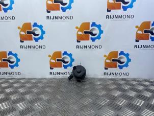 Gebruikte Extra waterpomp BMW 5 serie (G30) 530e iPerformance Prijs € 50,00 Margeregeling aangeboden door Autodemontage Rijnmond BV