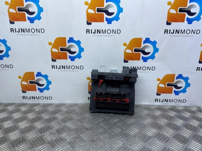 Gebruikte Computer Body Control Volkswagen Golf V (1K1) 1.6 FSI 16V Prijs € 29,99 Margeregeling aangeboden door Autodemontage Rijnmond BV