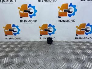 Gebruikte Handrem schakelaar Audi A3 Sportback (8VA/8VF) 2.0 TDI 16V Prijs op aanvraag aangeboden door Autodemontage Rijnmond BV