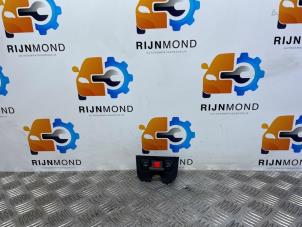 Gebruikte SOS knop Mercedes GLA AMG (156.9) 2.0 45 AMG Turbo 16V Prijs € 12,10 Inclusief btw aangeboden door Autodemontage Rijnmond BV