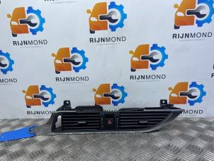 Gebruikte Luchtrooster Dashboard Audi A7 Sportback (4GA/4GF) 3.0 TDI V6 24V Quattro Prijs € 30,00 Margeregeling aangeboden door Autodemontage Rijnmond BV