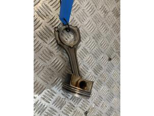 Gebruikte Zuiger Mercedes A (W176) 2.0 A-45 AMG Turbo 16V 4-Matic Prijs € 145,20 Inclusief btw aangeboden door Autodemontage Rijnmond BV