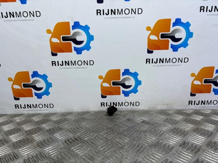 Brandstofdruk sensor van een Ford Fiesta 6 (JA8) 1.0 EcoBoost 12V 100 2017