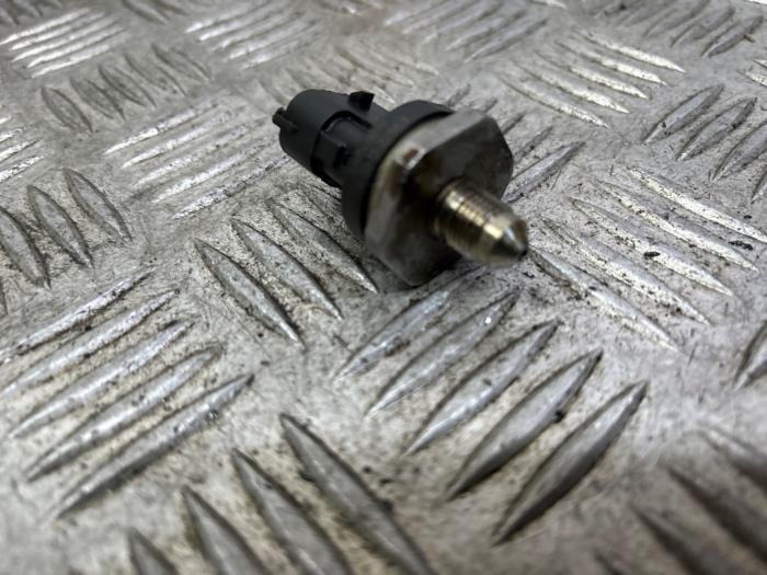 Brandstofdruk sensor van een Ford Fiesta 6 (JA8) 1.0 EcoBoost 12V 100 2017