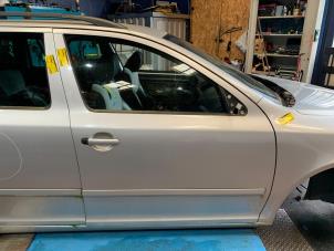 Gebruikte Portier 4Deurs rechts-voor Skoda Octavia Combi (1Z5) 2.0 Turbo FSI 16V RS Prijs € 175,00 Margeregeling aangeboden door Autodemontage Rijnmond BV