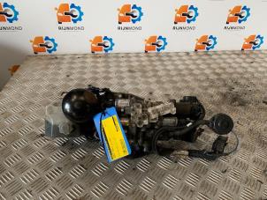 Gebruikte Schakelrobot Renault Trafic New (FL) 2.0 dCi 16V 115 Prijs € 950,00 Margeregeling aangeboden door Autodemontage Rijnmond BV
