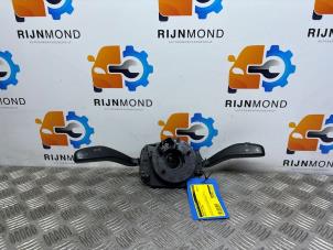 Gebruikte Combischakelaar Stuurkolom Volkswagen Polo IV (9N1/2/3) 1.2 Prijs op aanvraag aangeboden door Autodemontage Rijnmond BV