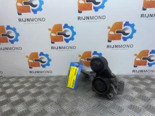 Gebruikte Dynamosteun onder Opel Vivaro 1.6 CDTI BiTurbo 120 Prijs op aanvraag aangeboden door Autodemontage Rijnmond BV