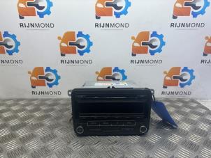 Gebruikte Radio CD Speler Volkswagen Polo V (6R) 1.2 12V Prijs € 40,00 Margeregeling aangeboden door Autodemontage Rijnmond BV