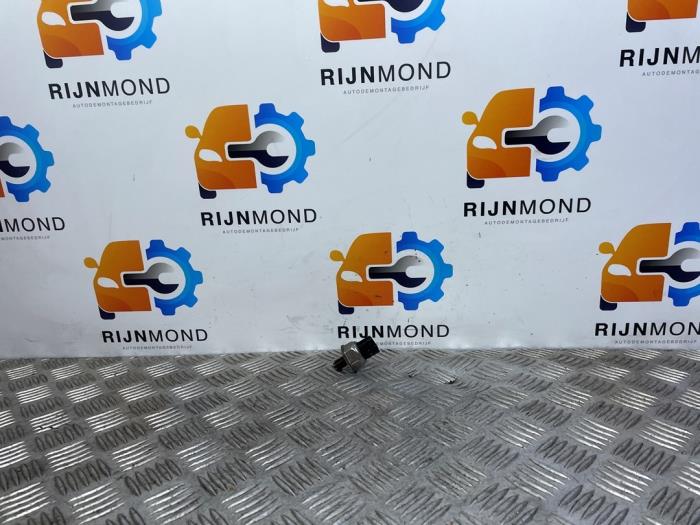 Brandstofdruk sensor van een Opel Zafira (M75) 1.7 CDTi 16V 2012