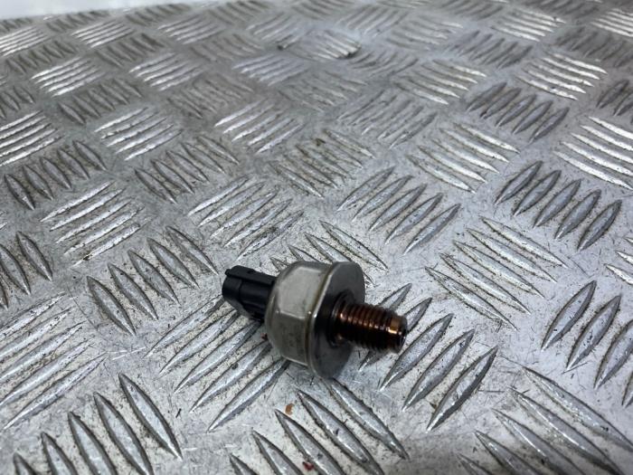 Brandstofdruk sensor van een Opel Zafira (M75) 1.7 CDTi 16V 2012