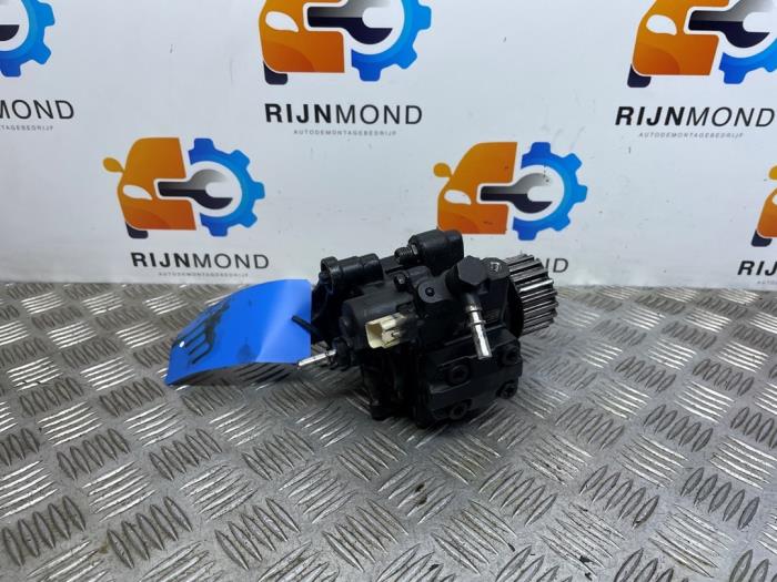 Gebruikte Brandstofpomp Mechanisch Mercedes A (W176) 1.5 A-180 CDI, A-180d 16V Prijs € 75,00 Margeregeling aangeboden door Autodemontage Rijnmond BV