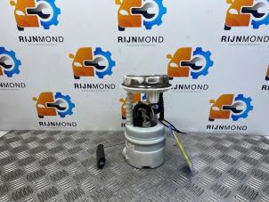 Gebruikte Brandstofpomp Elektrisch Renault Twingo II (CN) 1.2 16V Prijs op aanvraag aangeboden door Autodemontage Rijnmond BV