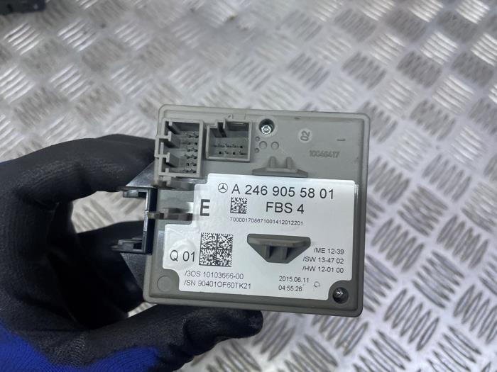Kontaktslot + computer van een Mercedes-Benz B (W246) 1.5 B-180 CDI,d 16V 2015