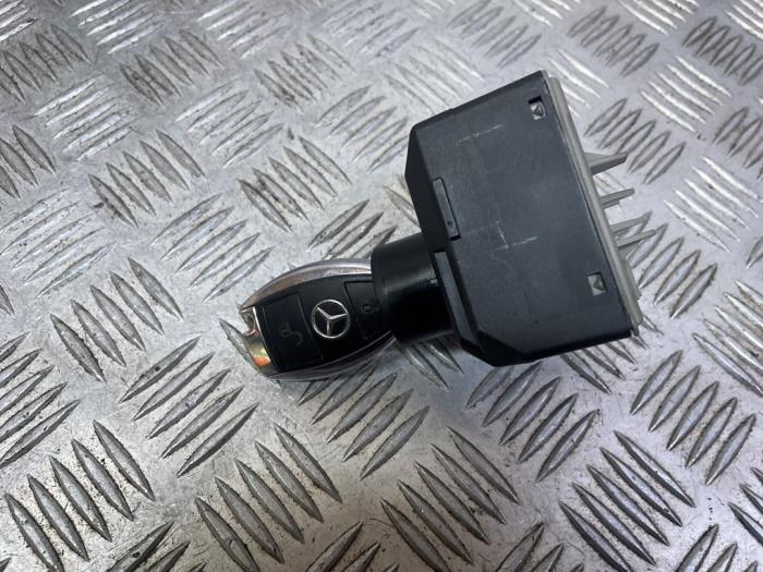 Kontaktslot + computer van een Mercedes-Benz B (W246) 1.5 B-180 CDI,d 16V 2015