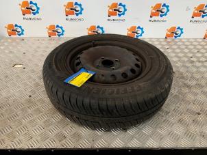 Gebruikte Velg + Band Volkswagen Up! (121) 1.0 12V 60 Prijs op aanvraag aangeboden door Autodemontage Rijnmond BV