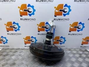 Gebruikte Rembekrachtiger Volkswagen Golf VII (AUA) 2.0 GTI 16V Prijs € 75,00 Margeregeling aangeboden door Autodemontage Rijnmond BV