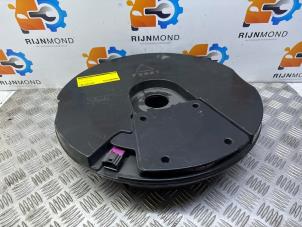 Gebruikte Subwoofer Volkswagen Golf VII (AUA) 2.0 GTI 16V Prijs € 125,00 Margeregeling aangeboden door Autodemontage Rijnmond BV