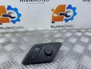 Gebruikte Schakelaar Spiegel Volkswagen Golf VII (AUA) 2.0 GTI 16V Prijs € 25,00 Margeregeling aangeboden door Autodemontage Rijnmond BV