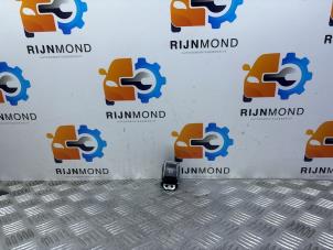 Gebruikte Schakelaar handrem Nissan Qashqai (J11) 1.6 dCi Prijs op aanvraag aangeboden door Autodemontage Rijnmond BV