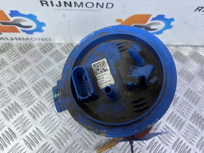 Gebruikte Tank element Pomp Volkswagen Golf VII (AUA) 2.0 GTI 16V Prijs € 30,00 Margeregeling aangeboden door Autodemontage Rijnmond BV