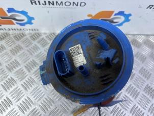 Gebruikte Tank element Pomp Volkswagen Golf VII (AUA) 2.0 GTI 16V Prijs € 30,00 Margeregeling aangeboden door Autodemontage Rijnmond BV