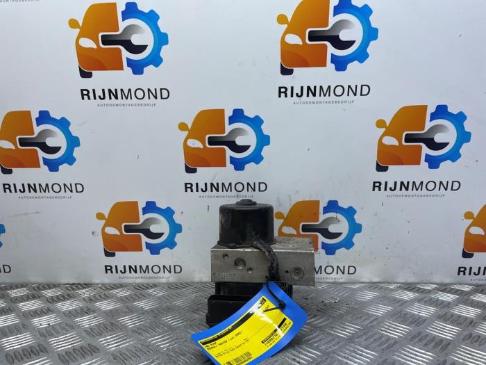 Gebruikte ABS Pomp Renault Master II (ED/HD/UD) 2.5 dCi 16V 115 Prijs op aanvraag aangeboden door Autodemontage Rijnmond BV