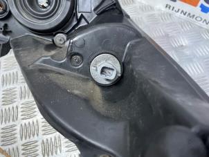 Gebruikte Koplamp rechts Chevrolet Spark (M300) 1.0 16V Bifuel Prijs € 70,00 Margeregeling aangeboden door Autodemontage Rijnmond BV