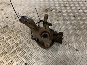 Gebruikte Fusee rechts-voor Renault Captur (2R) 0.9 Energy TCE 12V Prijs € 48,40 Inclusief btw aangeboden door Autodemontage Rijnmond BV