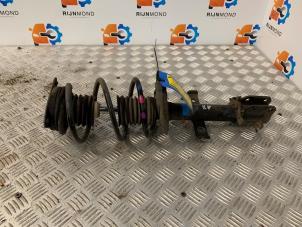 Gebruikte Schokdemper rechts-voor Renault Captur (2R) 0.9 Energy TCE 12V Prijs € 60,50 Inclusief btw aangeboden door Autodemontage Rijnmond BV