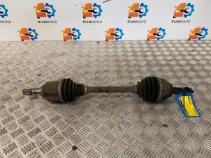 Gebruikte Aandrijfas links-voor Renault Trafic (1FL/2FL/3FL/4FL) 1.6 dCi 125 Twin Turbo Prijs € 121,00 Inclusief btw aangeboden door Autodemontage Rijnmond BV