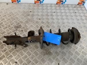 Gebruikte Schokdemper rechts-voor Nissan Juke (F15) 1.6 16V Prijs € 60,50 Inclusief btw aangeboden door Autodemontage Rijnmond BV