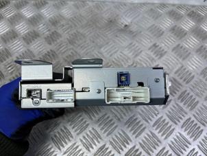 Gebruikte Navigatie Systeem Mazda CX-3 (DJ/DK) 2.0 SkyActiv-G 120 Prijs € 242,00 Inclusief btw aangeboden door Autodemontage Rijnmond BV