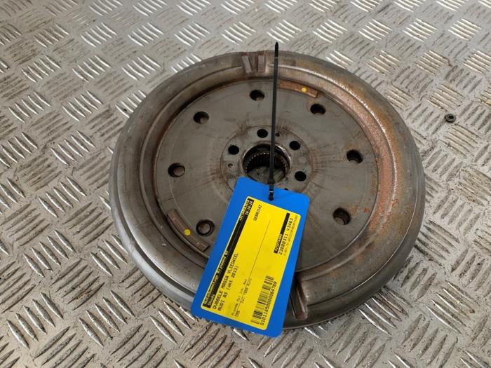 Gebruikte Dubbele massa vliegwiel Audi A3 Sportback (8VA/8VF) 2.0 TDI 16V Prijs € 250,00 Margeregeling aangeboden door Autodemontage Rijnmond BV