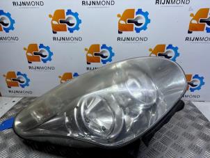 Gebruikte Koplamp rechts Opel Combo 1.3 CDTI 16V ecoFlex Prijs op aanvraag aangeboden door Autodemontage Rijnmond BV