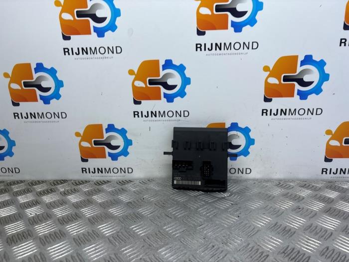 Gebruikte Module Bodycontrol Audi A4 Cabriolet (B6) 3.0 V6 30V Prijs € 49,99 Margeregeling aangeboden door Autodemontage Rijnmond BV