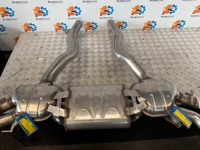 Uitlaat Einddemper van een BMW X5M (G05) 4.4i V8 32V Turbo Competition 2021