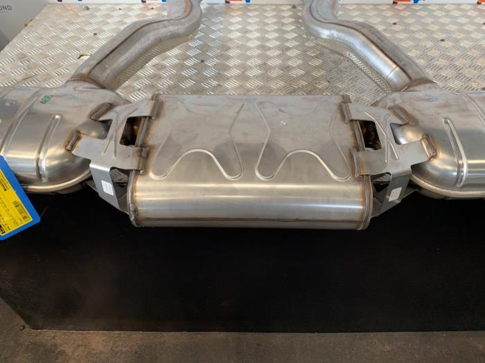 Uitlaat Einddemper van een BMW X5M (G05) 4.4i V8 32V Turbo Competition 2021