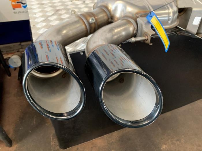 Uitlaat Einddemper van een BMW X5M (G05) 4.4i V8 32V Turbo Competition 2021