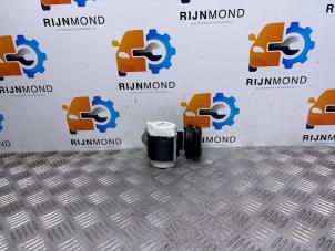 Gebruikte Veiligheidsgordel links-achter Volkswagen Touran (1T3) 1.6 TDI 16V Prijs € 36,30 Inclusief btw aangeboden door Autodemontage Rijnmond BV