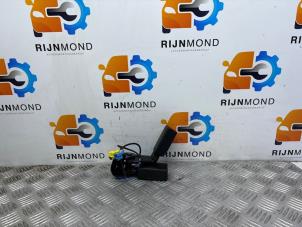 Gebruikte Veiligheidsgordel Insteek midden-achter Mercedes CLA (117.3) 1.6 CLA-180 16V Prijs € 18,15 Inclusief btw aangeboden door Autodemontage Rijnmond BV