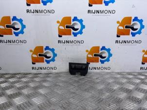 Gebruikte SOS knop Mercedes CLA (117.3) 1.6 CLA-180 16V Prijs € 12,10 Inclusief btw aangeboden door Autodemontage Rijnmond BV